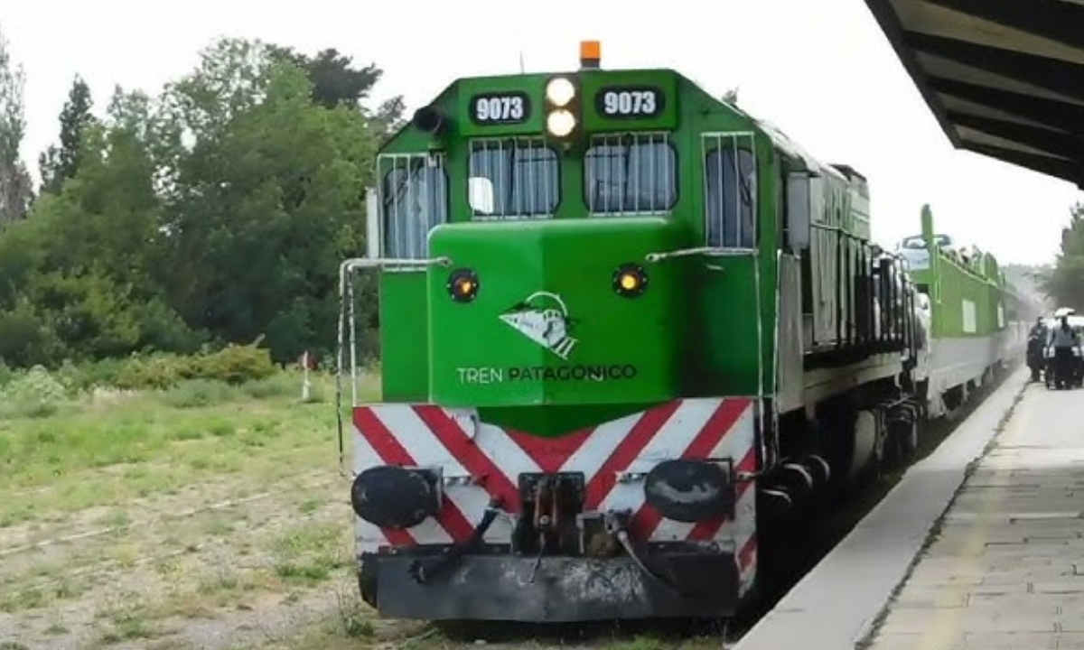 El Tren Patagónico refuerza su propuesta turística con camarotes, cine, restaurante y traslado de vehículos