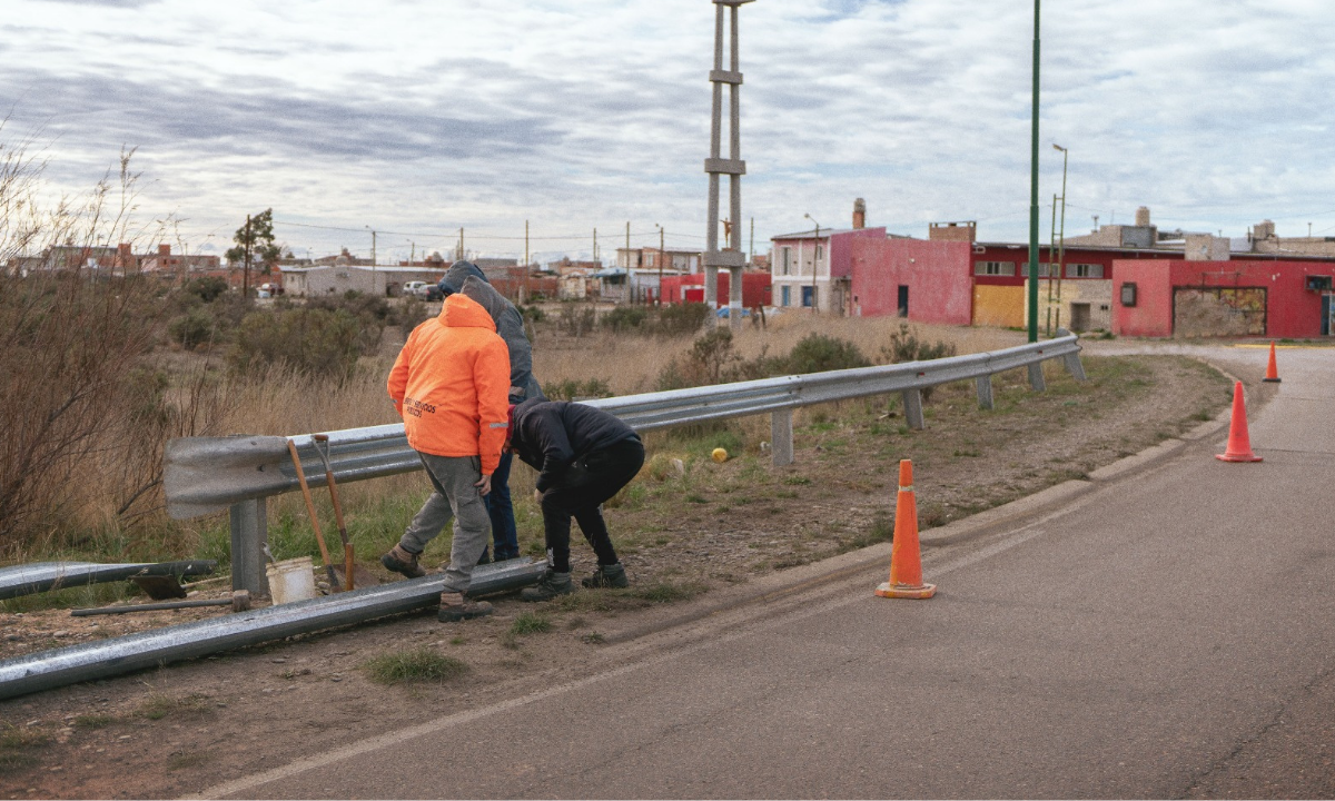 Rawson reparó los guardarraíles del ingreso por Ruta 7 para mejorar la seguridad vial
