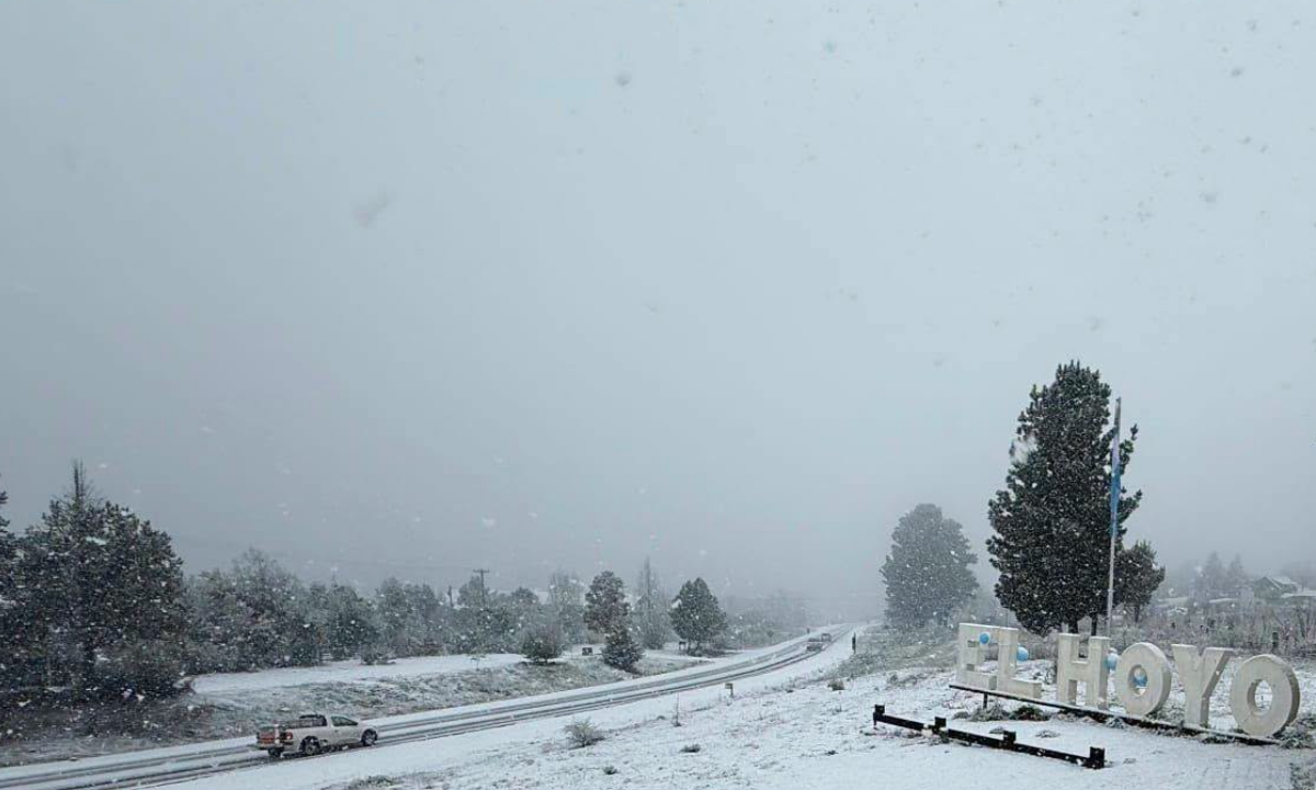 Por fuertes nevadas y alertas meteorológicas, Educación suspende actividades escolares este lunes en la Comarca Andina