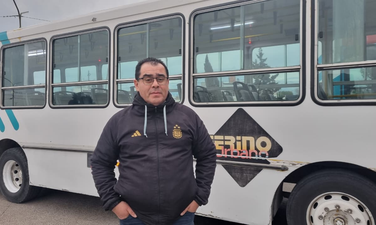 Los choferes del transporte urbano de Rawson endurecieron las medidas y trabajan una hora por cada dos de paro