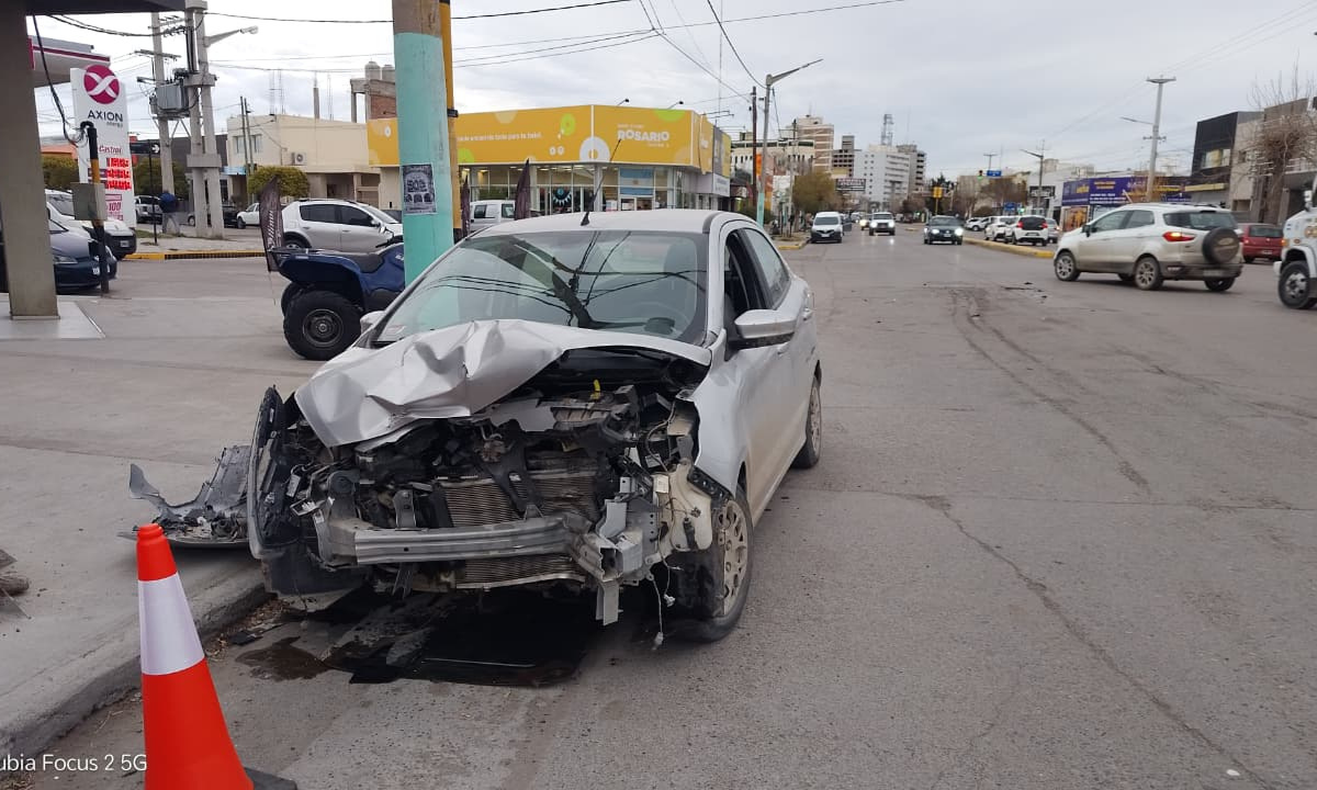 Choque en una transitada esquina de Trelew