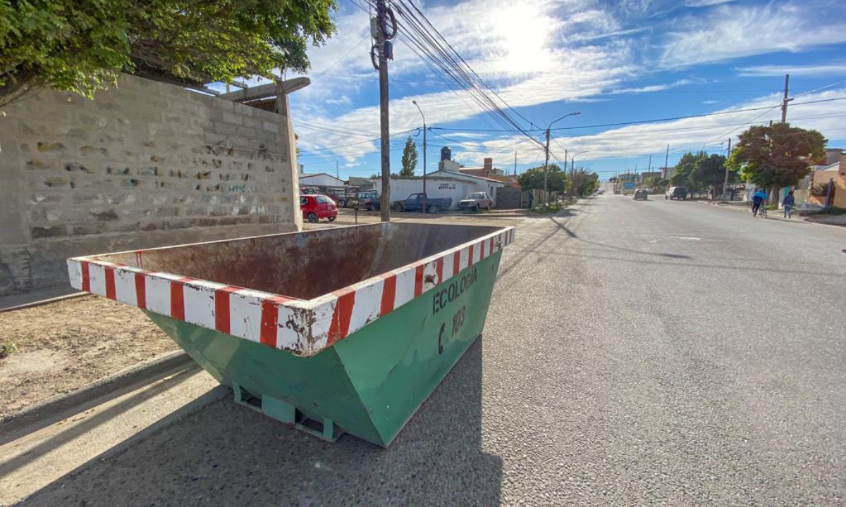 Puerto Madryn continúa la campaña de limpieza en los barrios Las Bardas y Jardín Gobernador Fontana