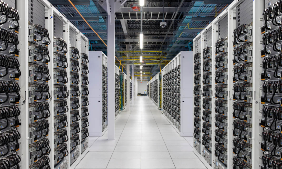 Merino destacó el proyecto para instalar un data center de IA en Chubut con una inversión de 3.000 millones de dólares