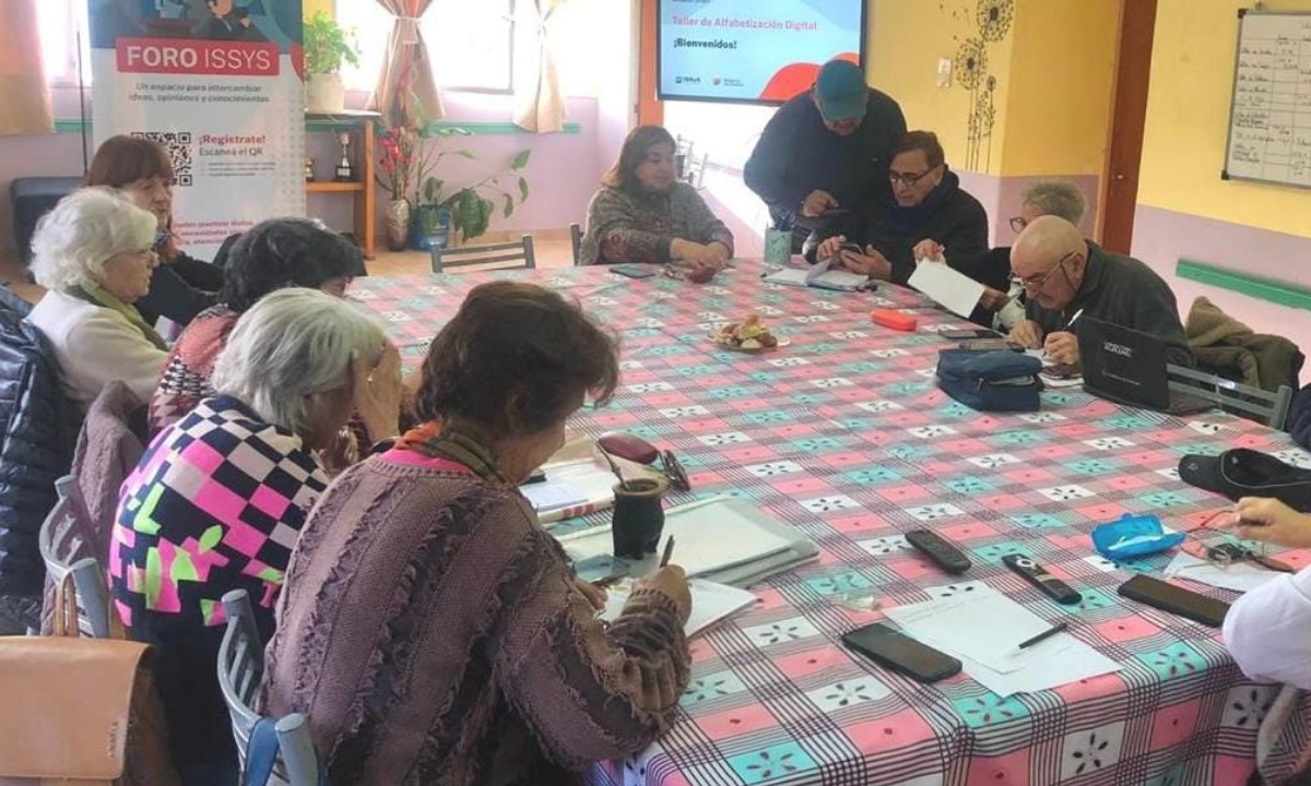 El ISSyS realizó un nuevo taller de Alfabetización Digital para afiliados y jubilados de Trelew