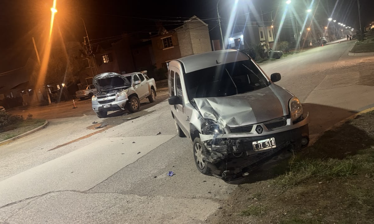 Dos vehículos chocaron en Playa Unión y uno de los conductores fue hospitalizado por una crisis nerviosa