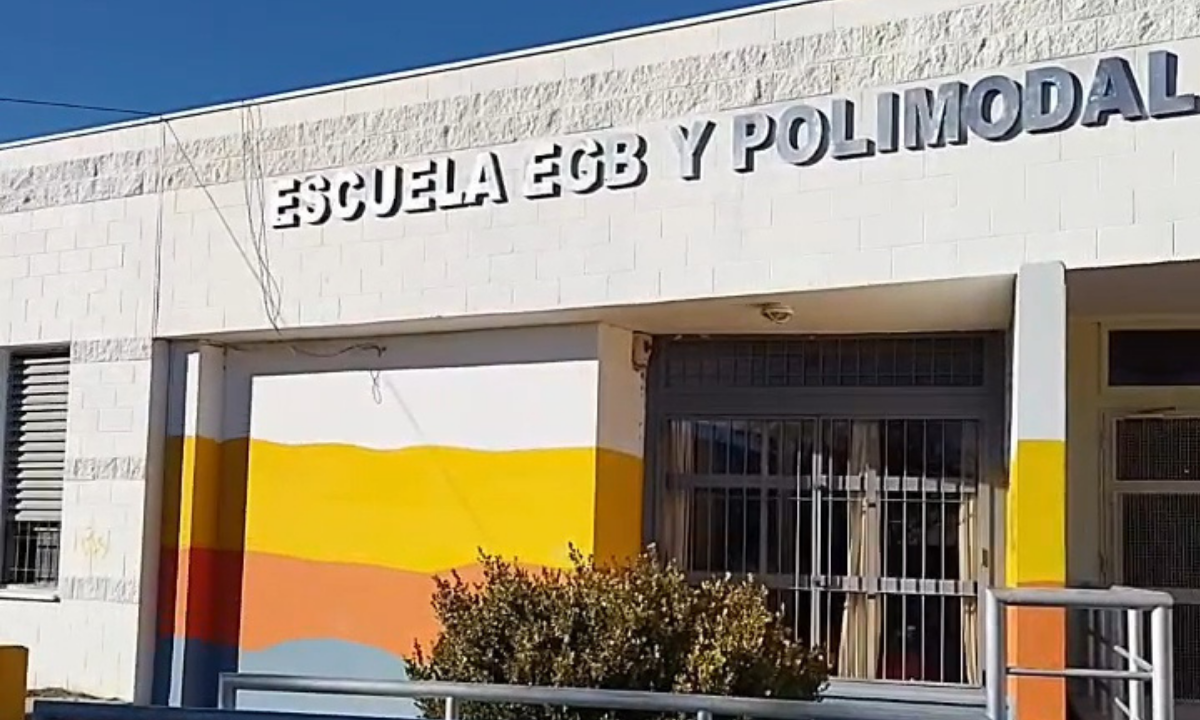 La Escuela 744 de Trelew avanza con un estudio de radio streaming para fortalecer la enseñanza