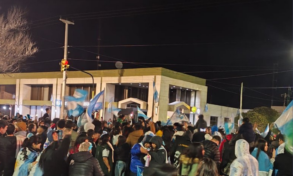 Siete demorados y cuatro policías heridos tras los incidentes en los festejos por el triunfo de Argentina en Rawson