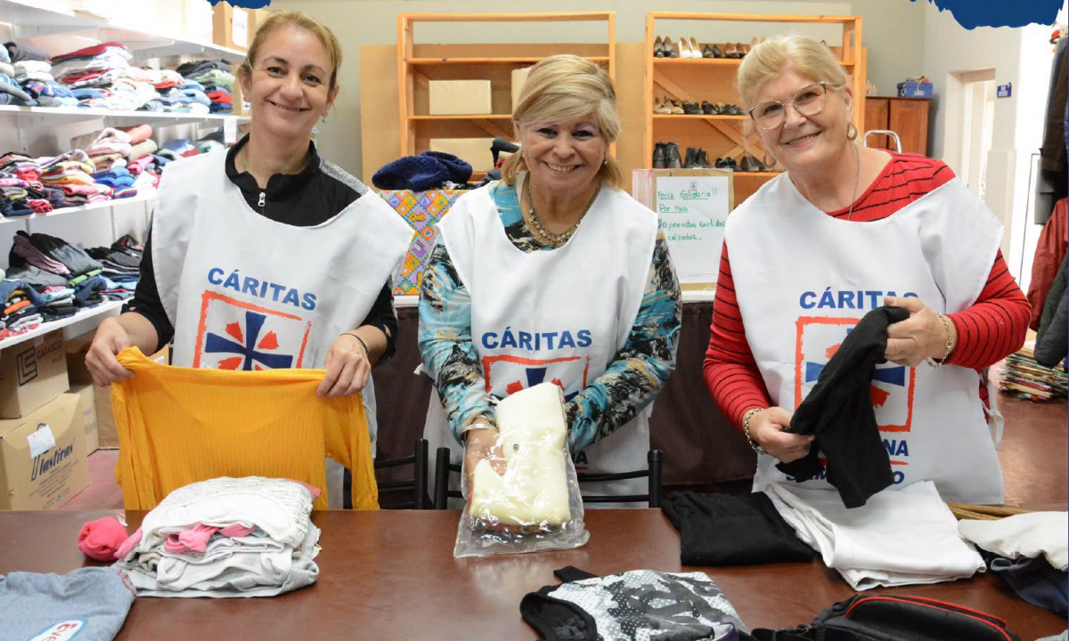 Cáritas Trelew realizará una feria solidaria de ropa por alimentos para asistir a más de 50 familias