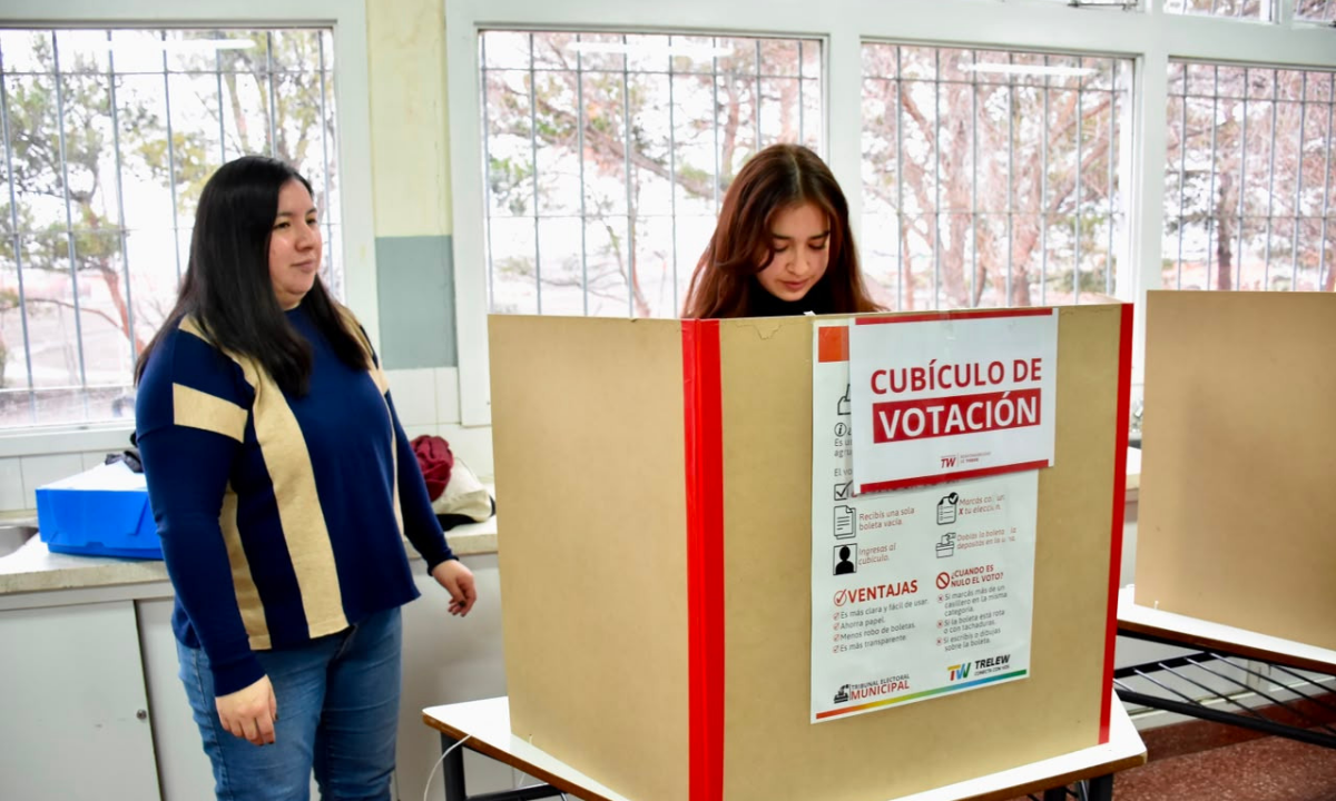 Trelew: estudiantes de la Escuela 7734 participaron del programa “Educar para la Democracia”