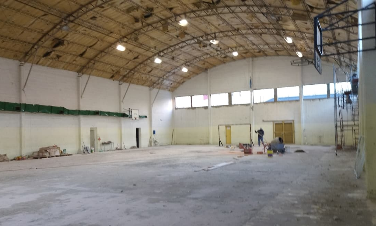 Trelew: Avanzan las refacciones en el gimnasio de la Escuela 748