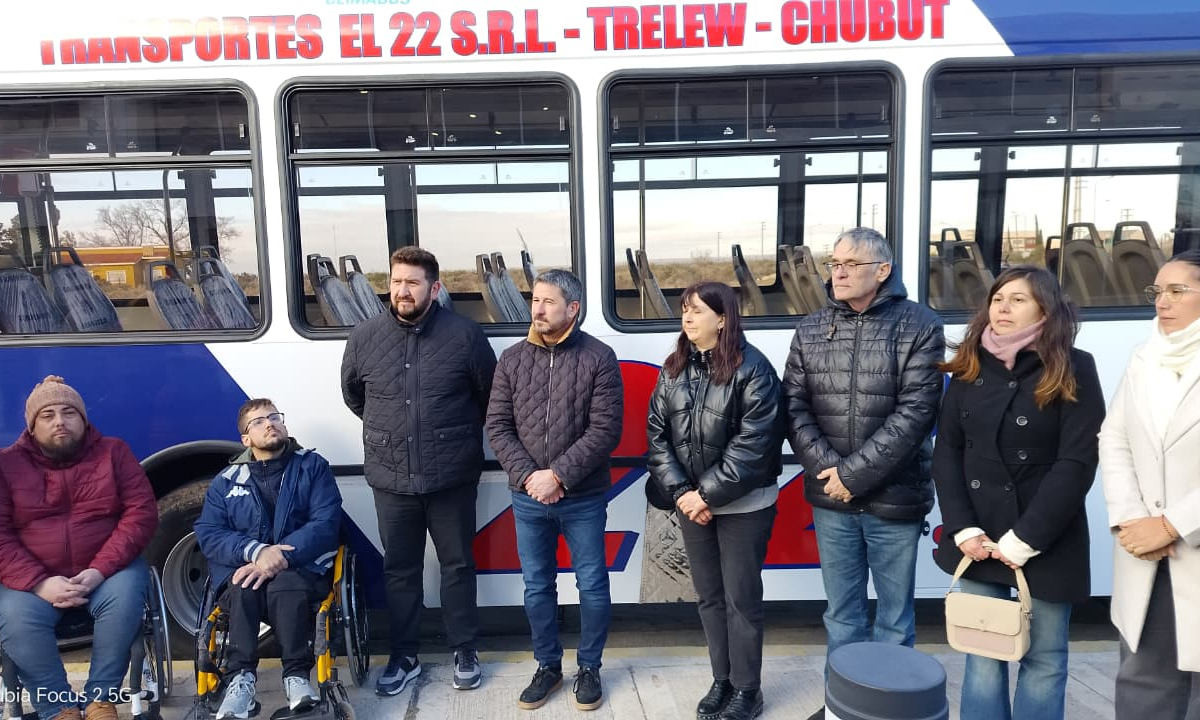 Merino destacó la incorporación de una nueva unidad accesible y confirmó cambios en los recorridos del transporte