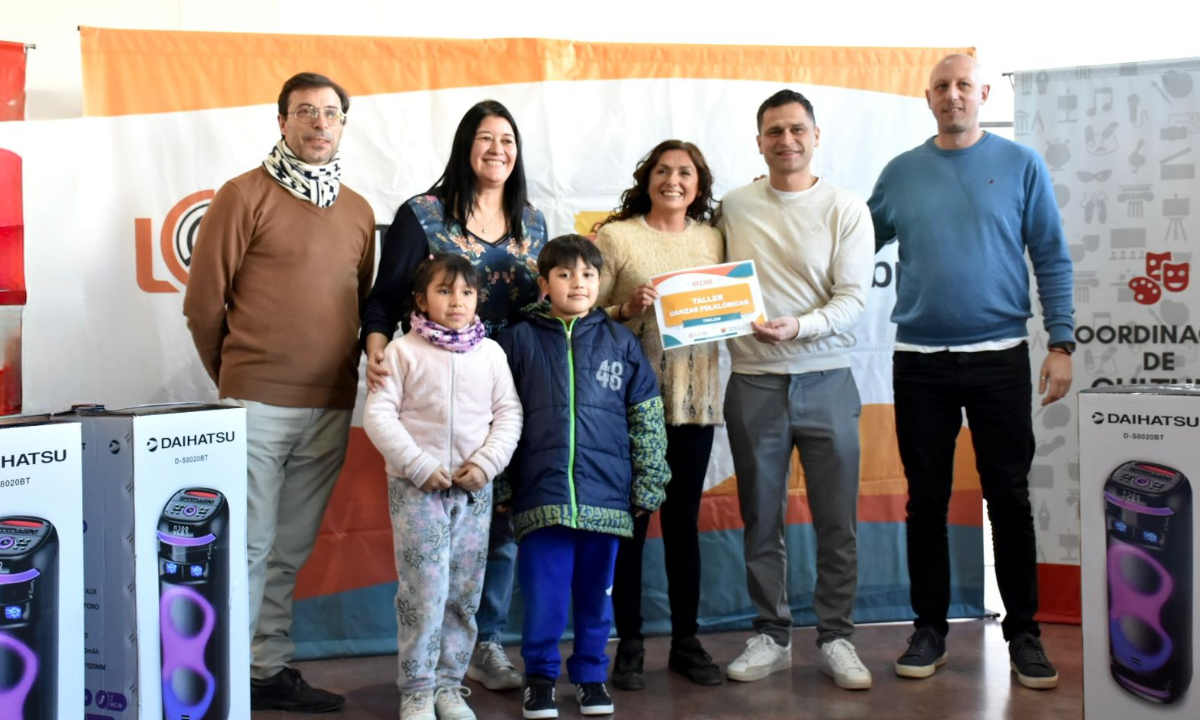 Lotería entregó equipamiento de sonido para fortalecer los talleres culturales de Trelew