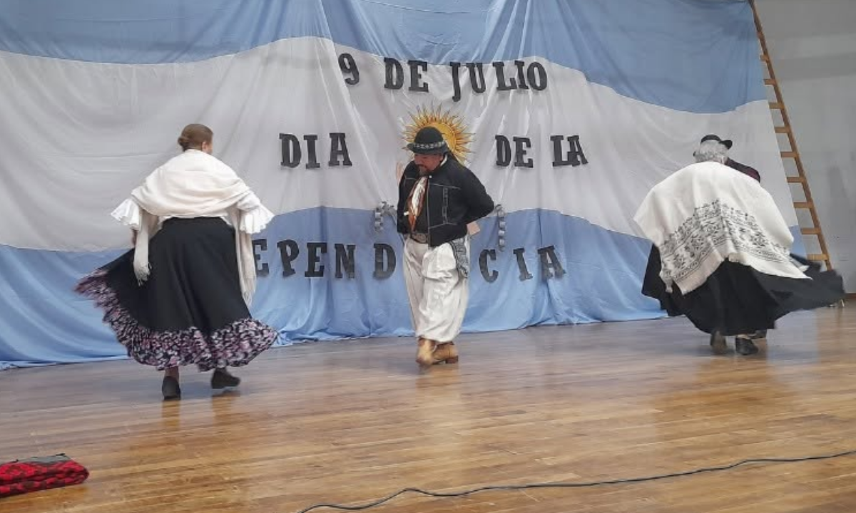 La Escuela 744 celebró el Día de la Independencia con un festejo especial y avanza en nuevas obras