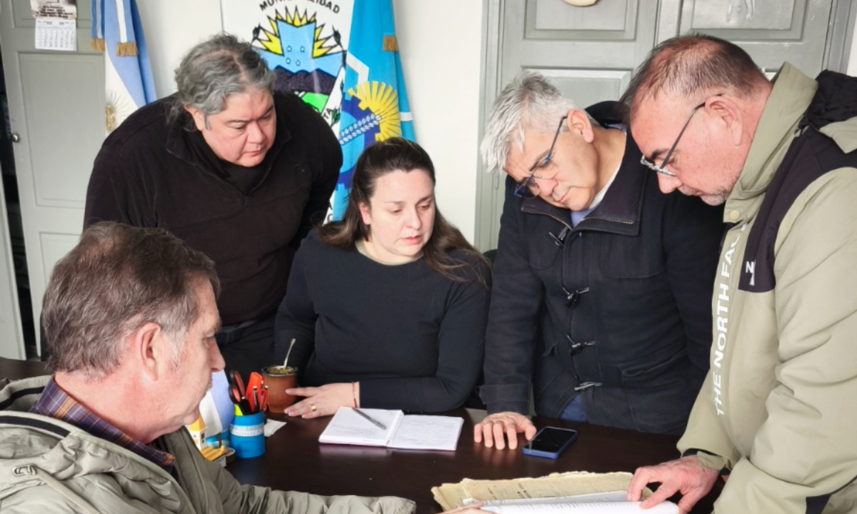 Provincia avanza en la regularización de terrenos fiscales en Gobernador Costa