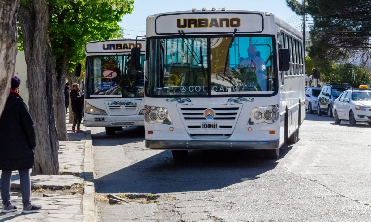 Por falta de pago, los choferes del transporte urbano de Rawson disminuyeron las frecuencias