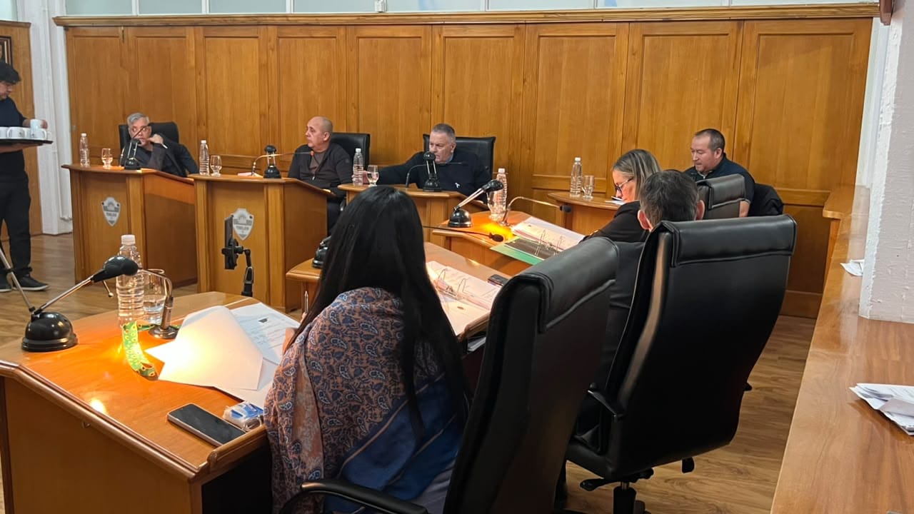 Trelew aprobó más de $6.000 millones para pavimento y bacheo en distintos barrios