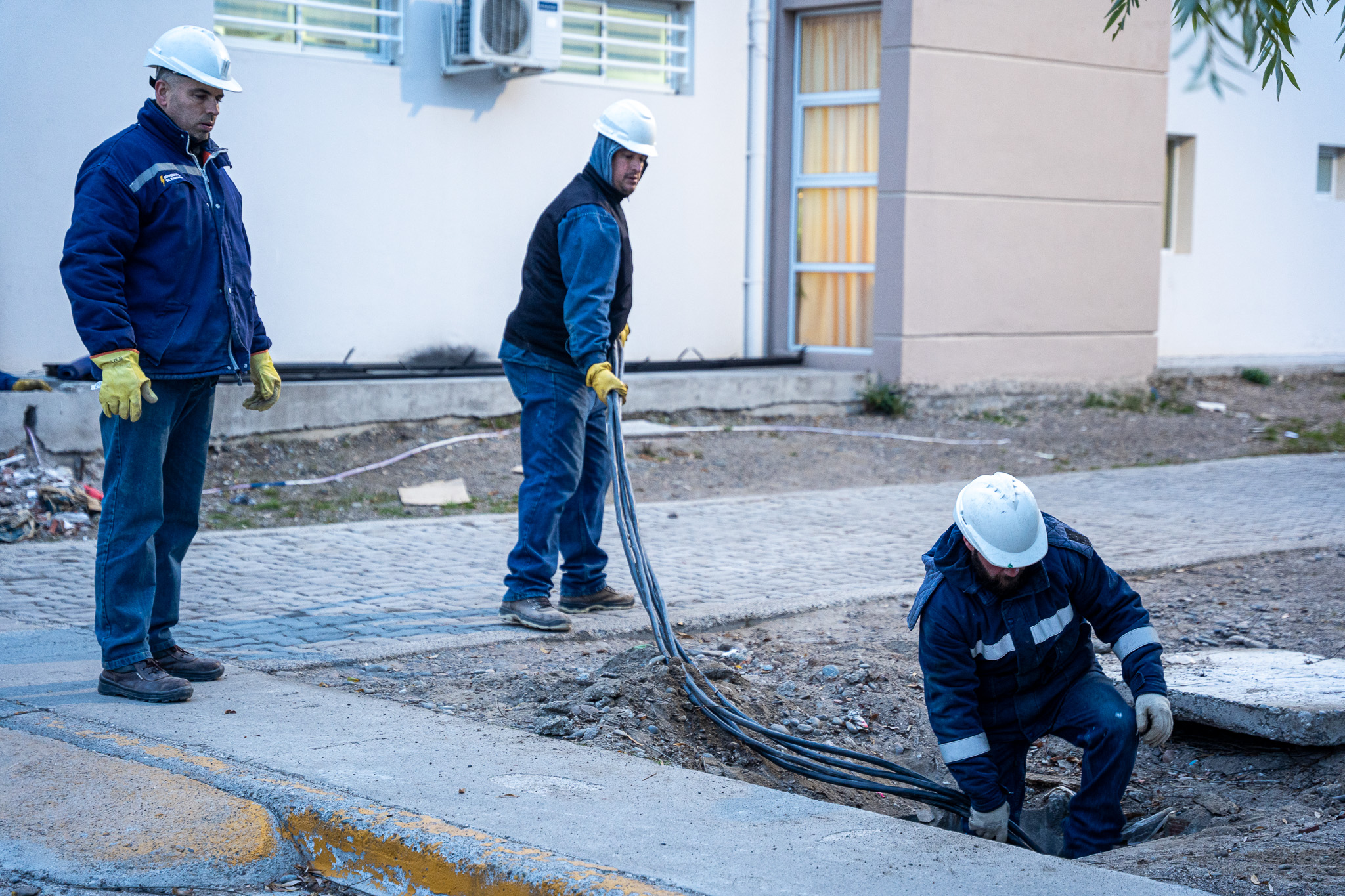 Rawson: La Cooperativa avanza con nuevas obras eléctricas para el Hospital Santa Teresita