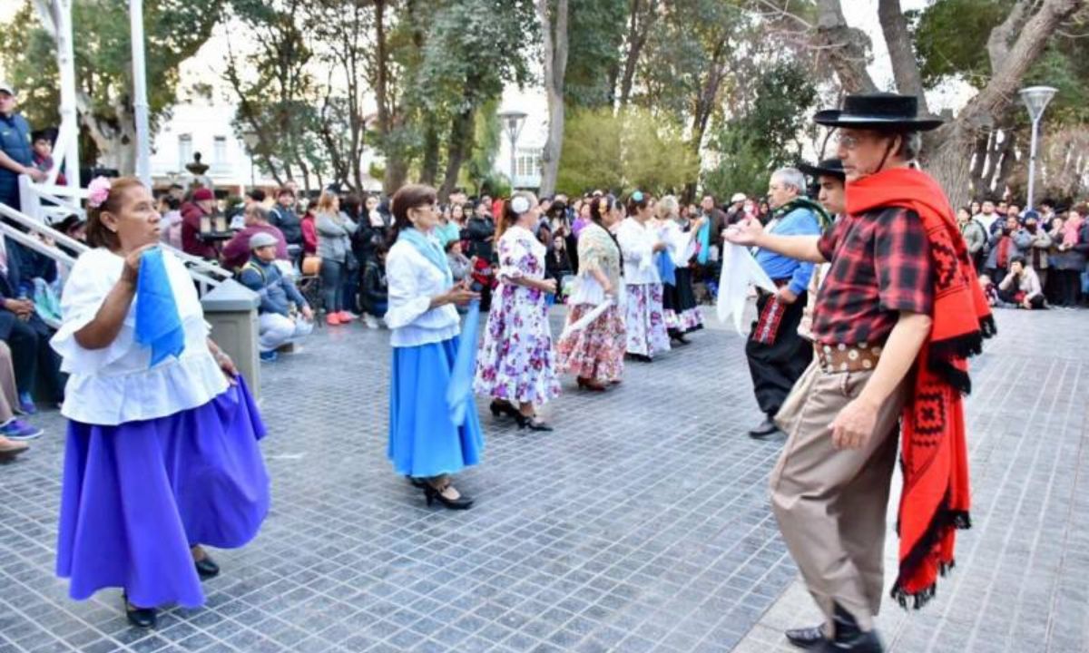 Trelew celebrará el Día Internacional del Folclore con dos jornadas de artistas locales y una convocatoria abierta a ballets