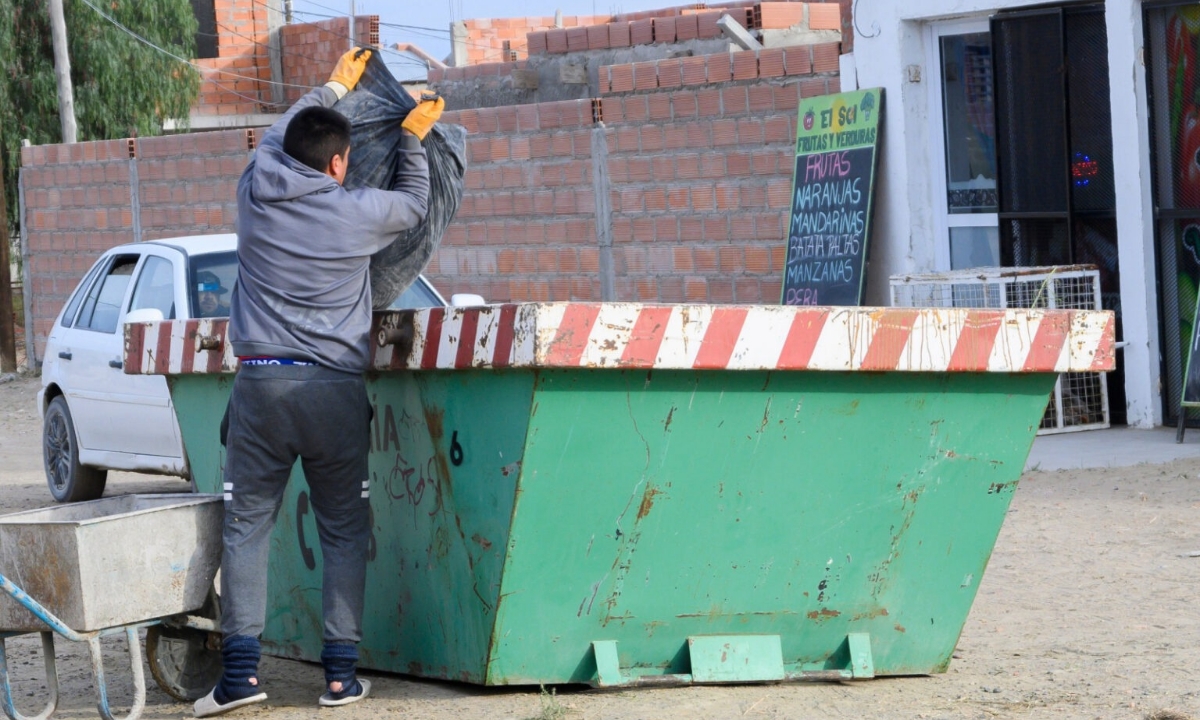 La campaña de limpieza continúa en los barrios Provincias Unidas y Los Médanos