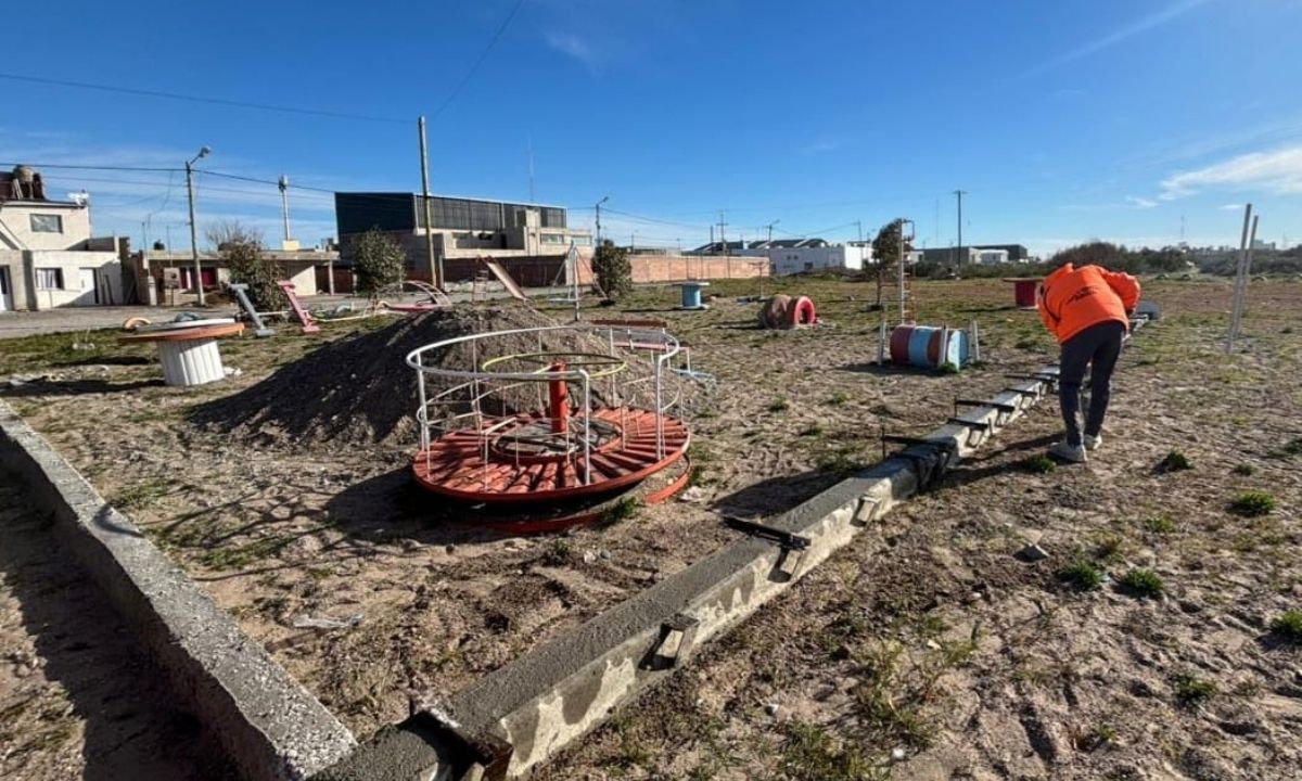 Puerto Rawson: El municipio suma nuevos juegos a un espacio recreativo impulsado por los vecinos
