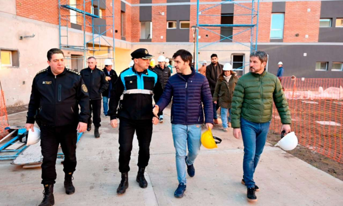 Avanzan las gestiones para que 68 familias policiales accedan a viviendas en Trelew