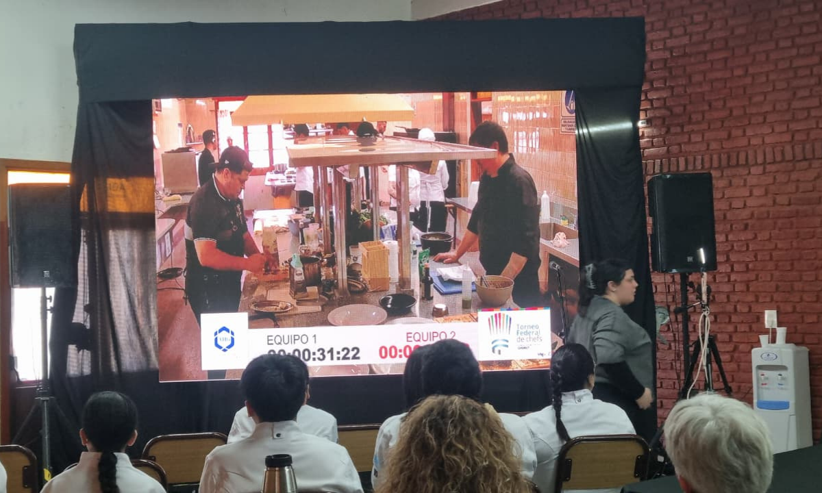 Ocho equipos de la región compiten en Rawson por un lugar en la final nacional de un torneo de chefs