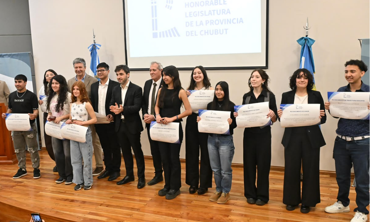 Reconocimiento a estudiantes destacados en la Legislatura de Chubut