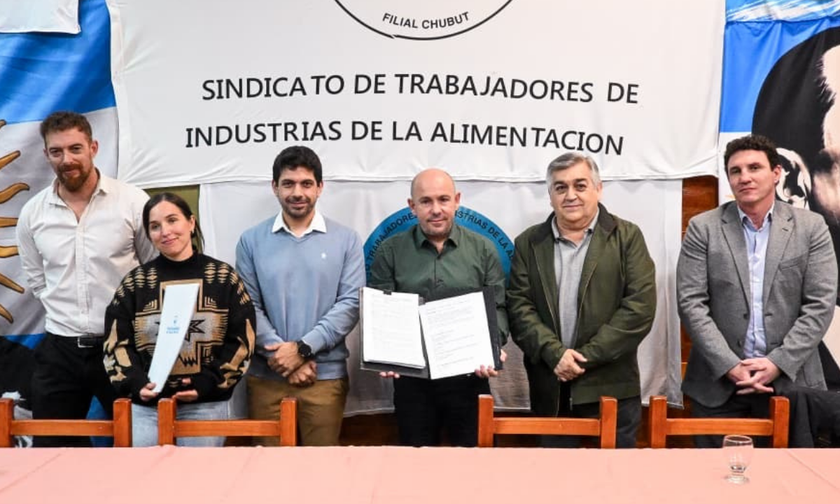 Sastre firmó un acuerdo para avanzar con la terminalidad educativa para trabajadores del sector pesquero