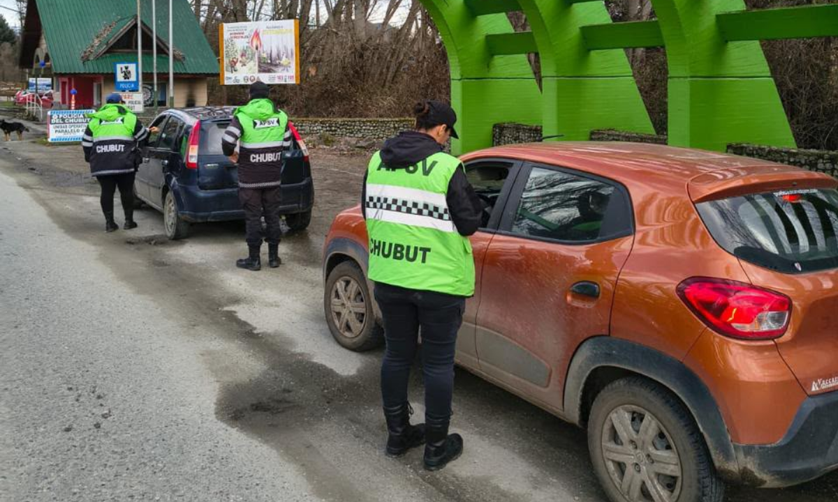 Chubut actuó de oficio y logró la inhabilitación de un conductor que permitió que su hija menor manejara