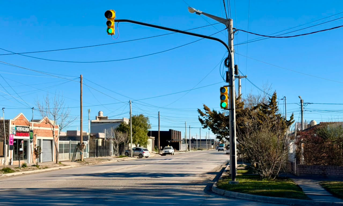 Trelew instaló un nuevo semáforo en Marconi y López y Planes