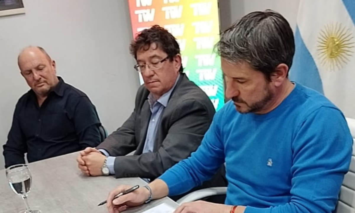 Merino destacó el acuerdo para avanzar con 30 viviendas para docentes del SITRAED
