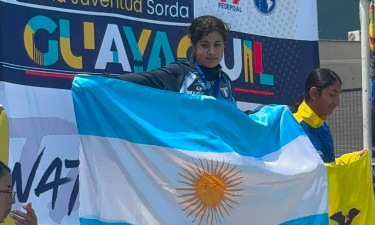 Una historia de superación: una joven nadadora de Gaiman se consagró campeona panamericana