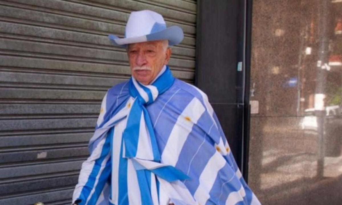 Nos dejó Jorge Williams, el sastre que convirtió la elegancia y la bandera en su sello