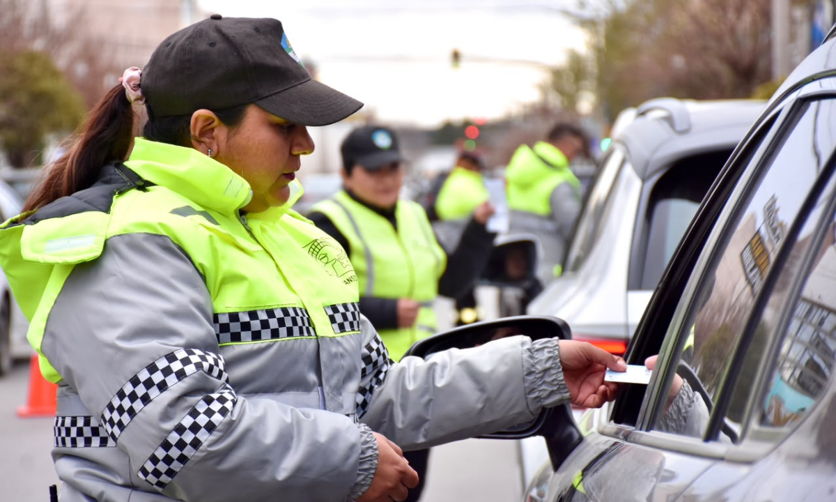 El Municipio y la Policía realizaron un operativo de tránsito en el centro de Trelew