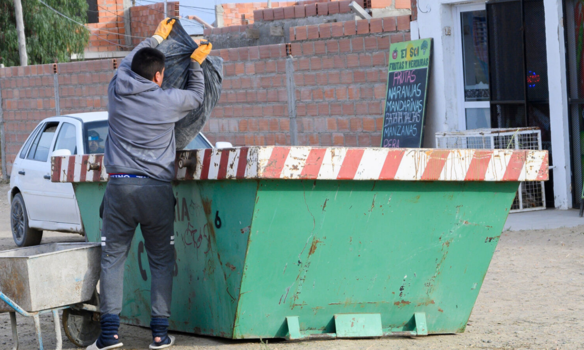 La campaña de limpieza continúa en los barrios San Miguel y Nueva Chubut