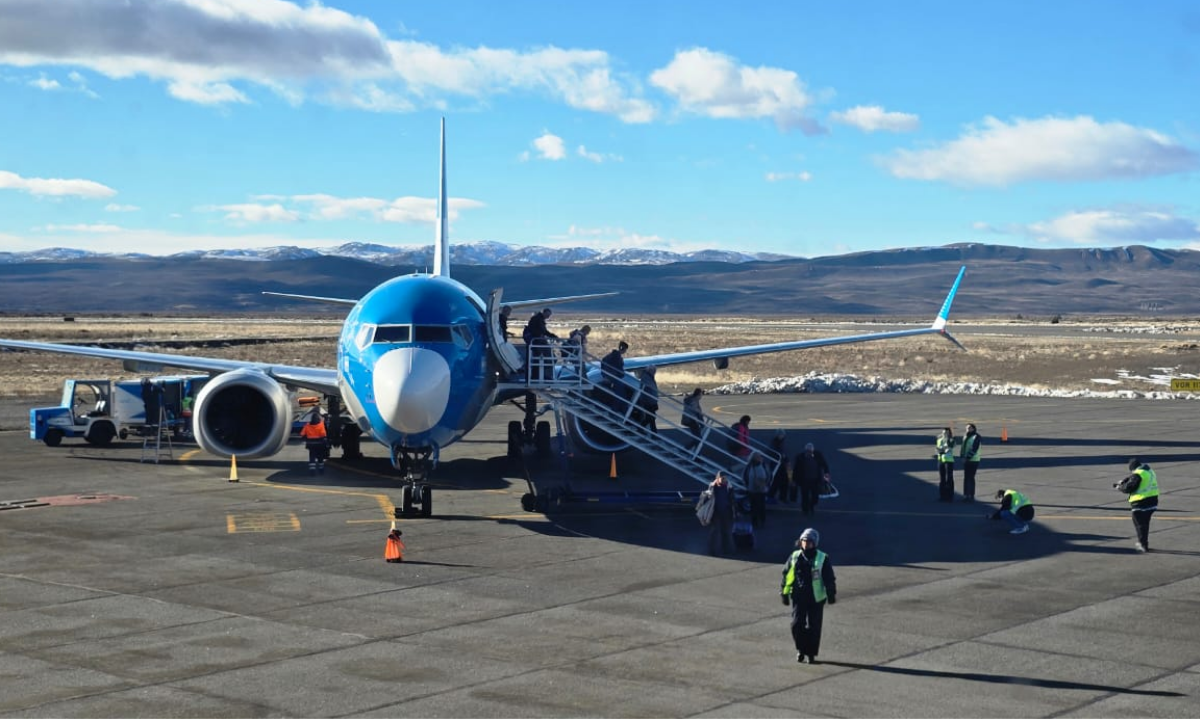 Chubut recibe el vuelo inaugural entre Córdoba y Esquel y fortalece la promoción turística de la cordillera