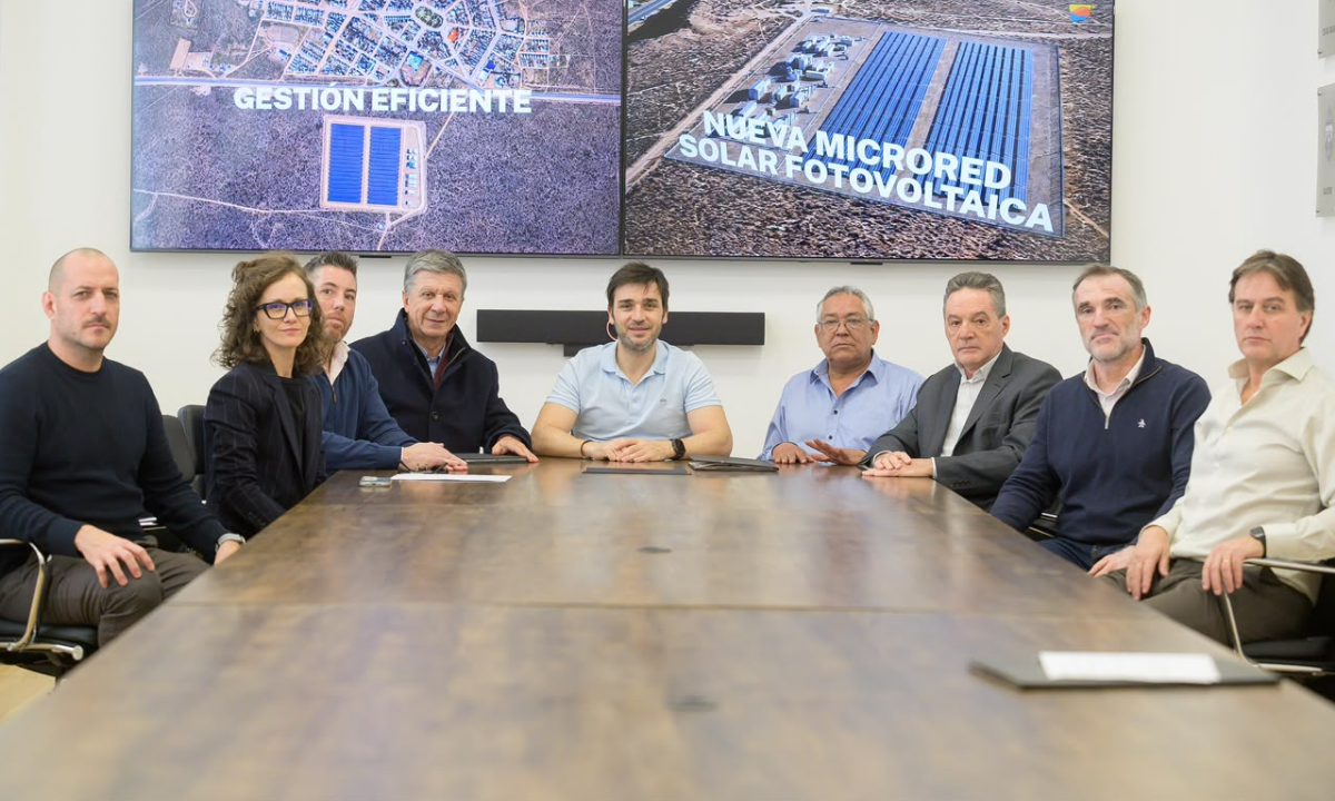 Chubut fortalece su matriz energética: Torres firmó el inicio de obra del Parque Fotovoltaico de Paso de Indios