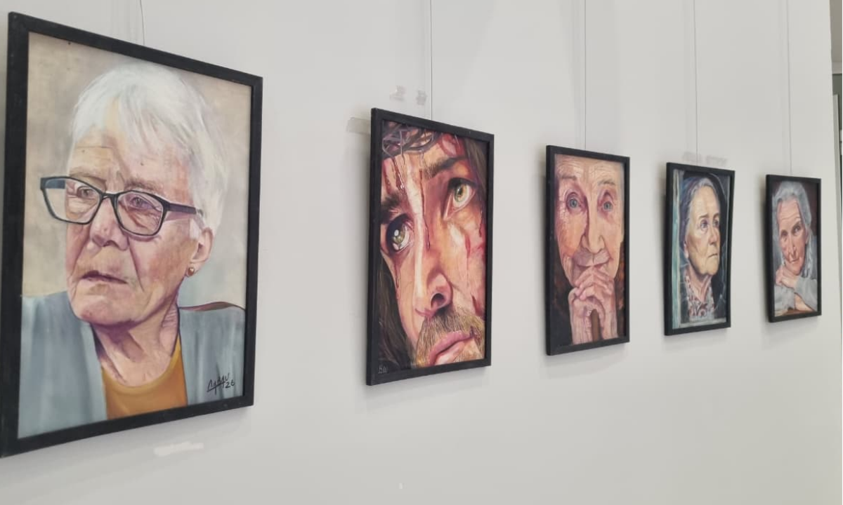 Claudia Bau presenta “Mirada del Alma”, una muestra de retratos hiperrealistas centrada en la fuerza expresiva de las miradas