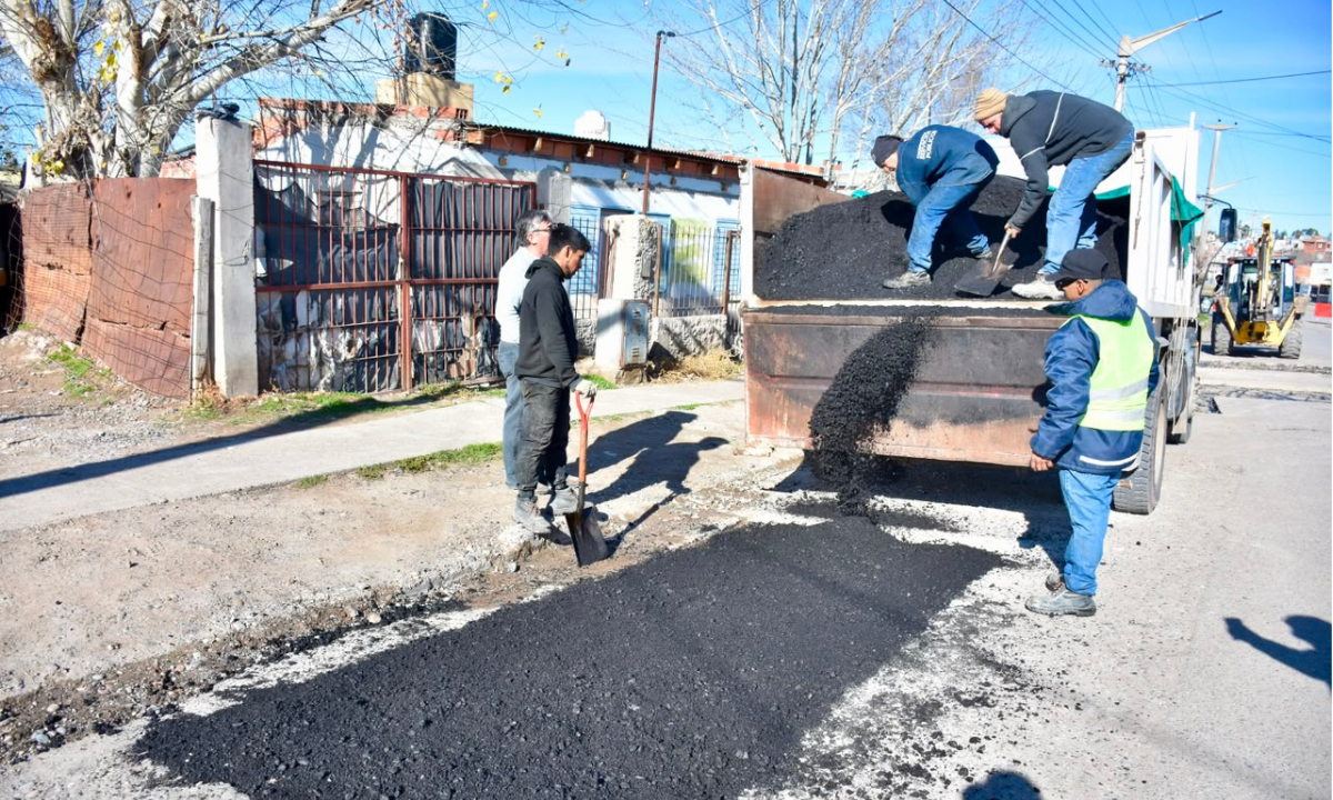 La Municipalidad de Trelew repara la calle José Ingenieros en el barrio Tiro Federal