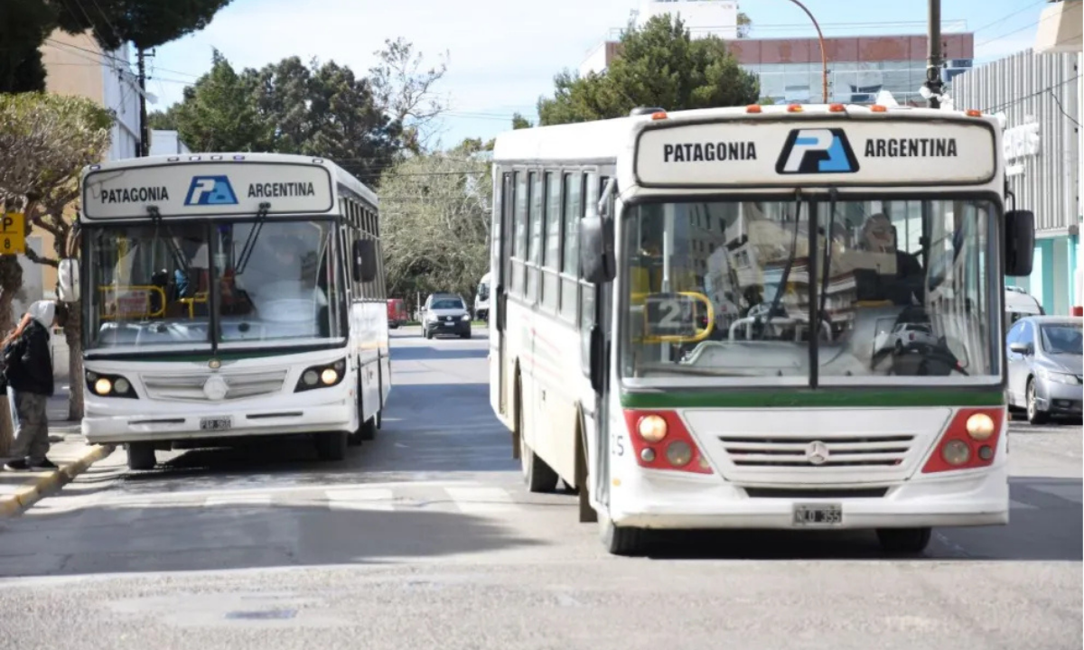 La empresa que dejó el transporte urbano en Comodoro Rivadavia todavía no pagó los sueldos a los choferes