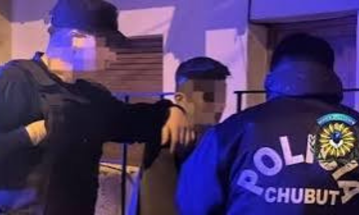 Esquel: rompió el vidrio de una confitería y fue detenido a pocos metros del lugar