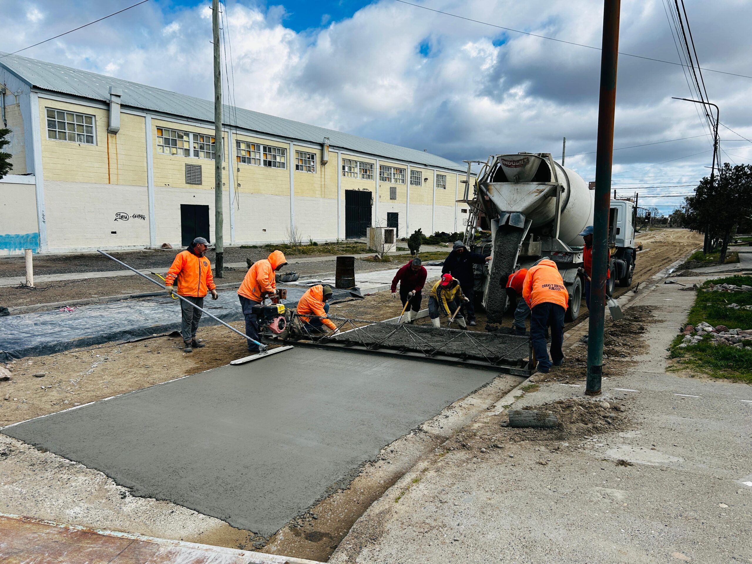 Con el aporte de los vecinos, Rawson avanza con la pavimentación de Rodrigo de Isla y Zorrilla Sánchez