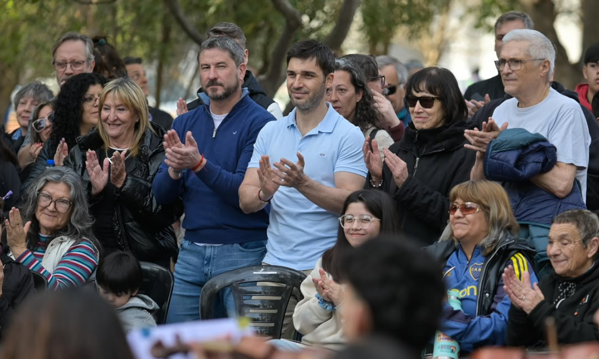Torres acompañó el último ensayo de la Orquesta del barrio INTA antes de su presentación en el Teatro Colón