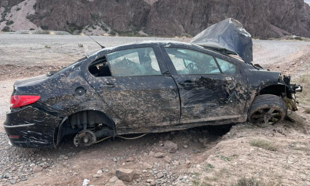 Osvaldo Labastié y su familia resultaron heridos tras un vuelco en la Ruta 25