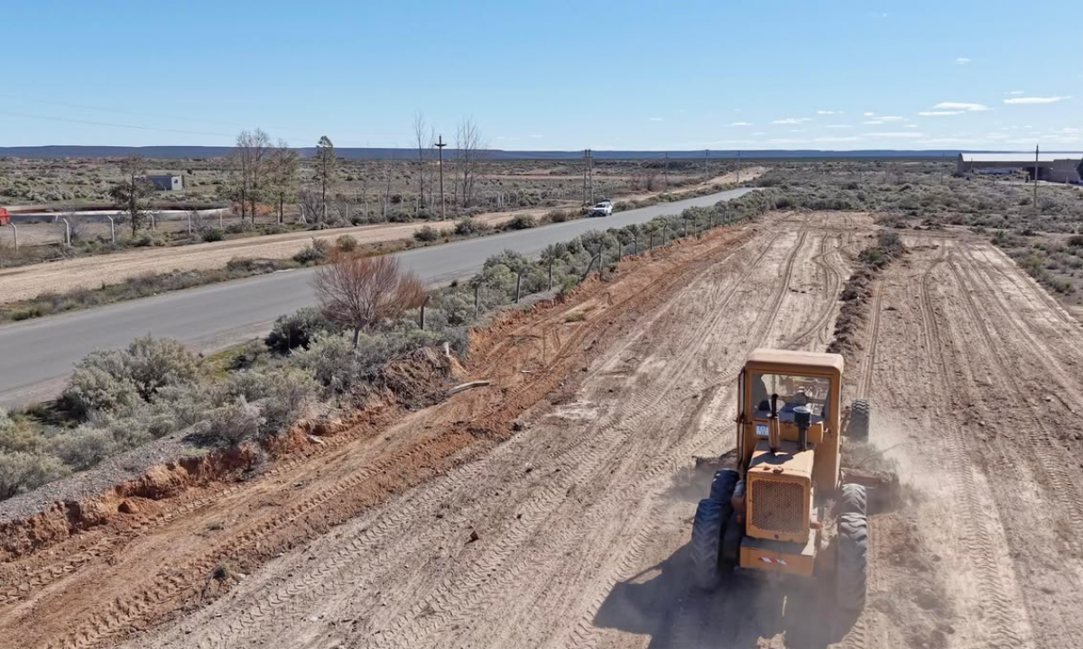 Torres y Merino recorrieron el inicio de obra de la Zona Franca de Trelew