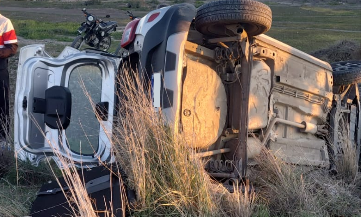 Una joven de 17 años volcó con su vehículo en la Ruta 3 y González Bonorino