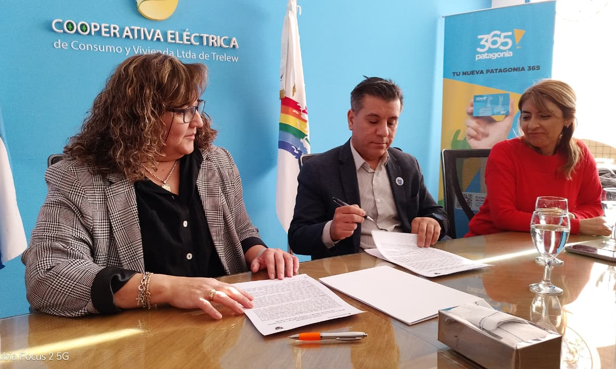 La Cooperativa Eléctrica de Trelew firmó un convenio para revisar sus balances