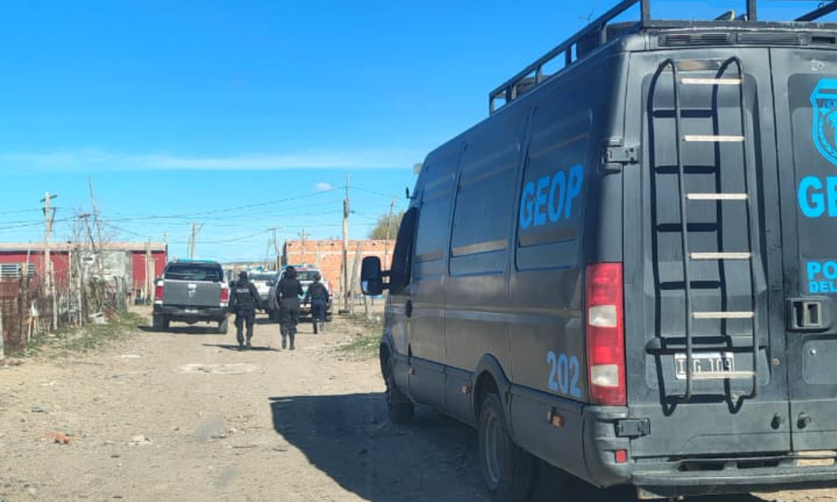 Cuatro allanamientos en Trelew por una investigación por abuso de armas