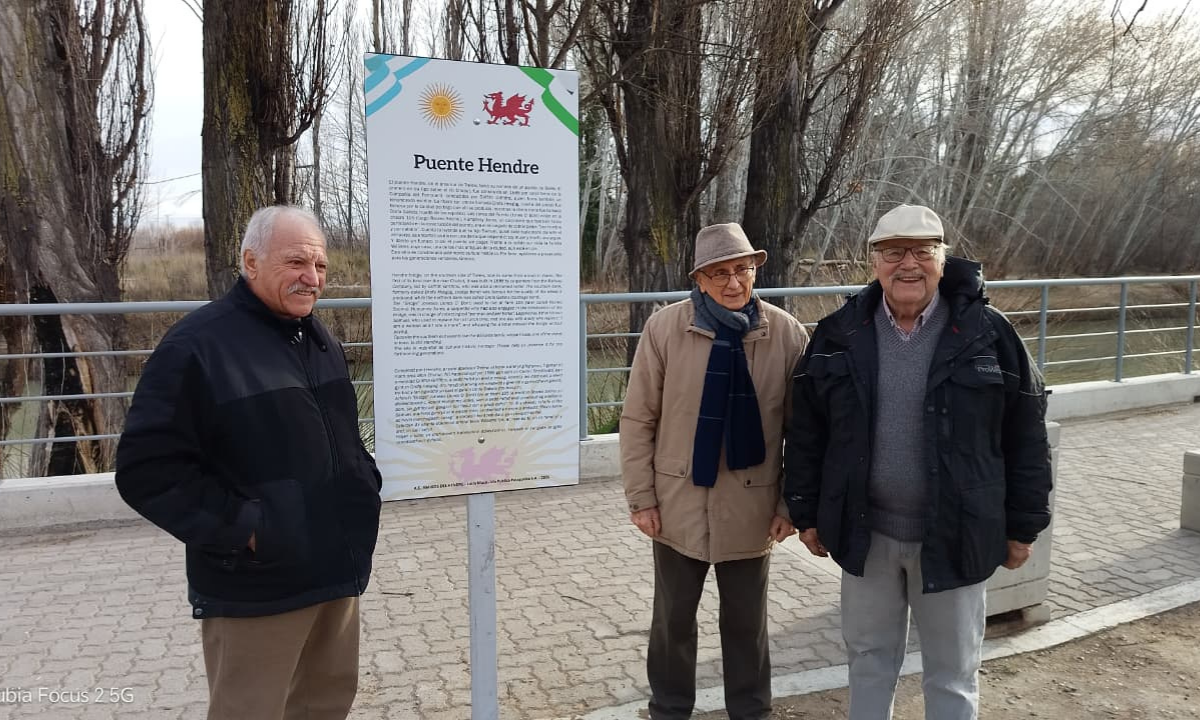 Inauguraron un nuevo cartel en el Paseo Hendre y destacaron el trabajo de los vecinos de la zona