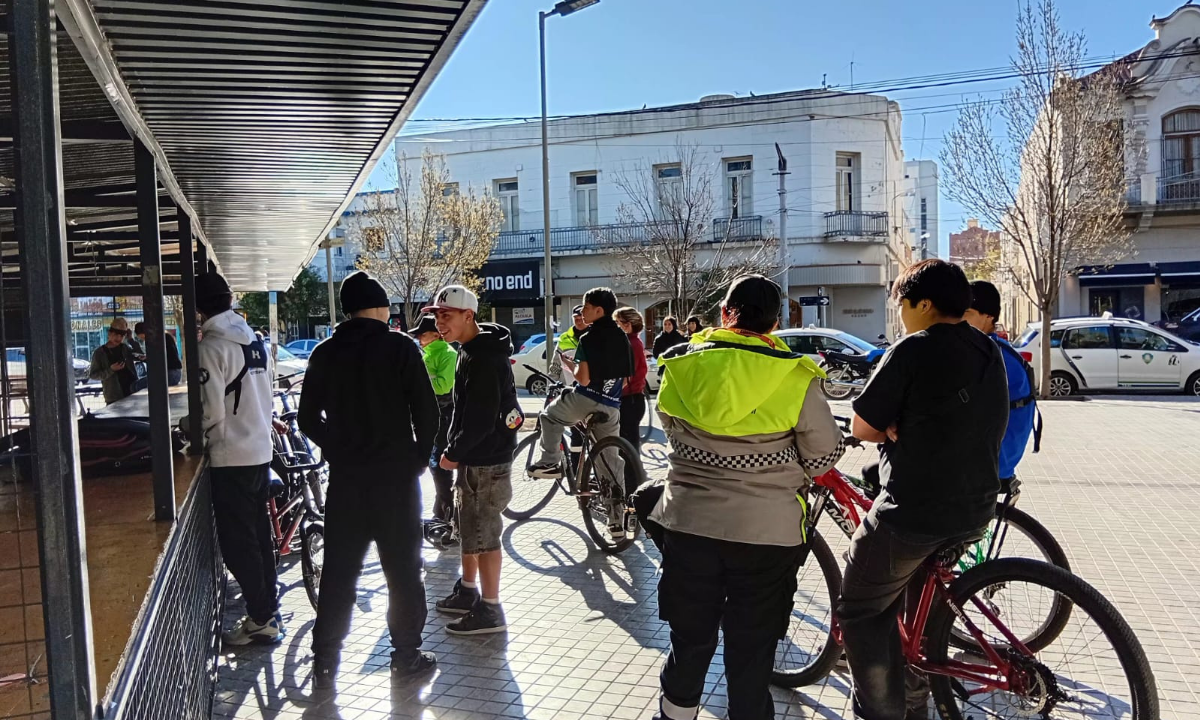 Trelew: intensifican los controles por acrobacias en bicicleta en Plaza Independencia
